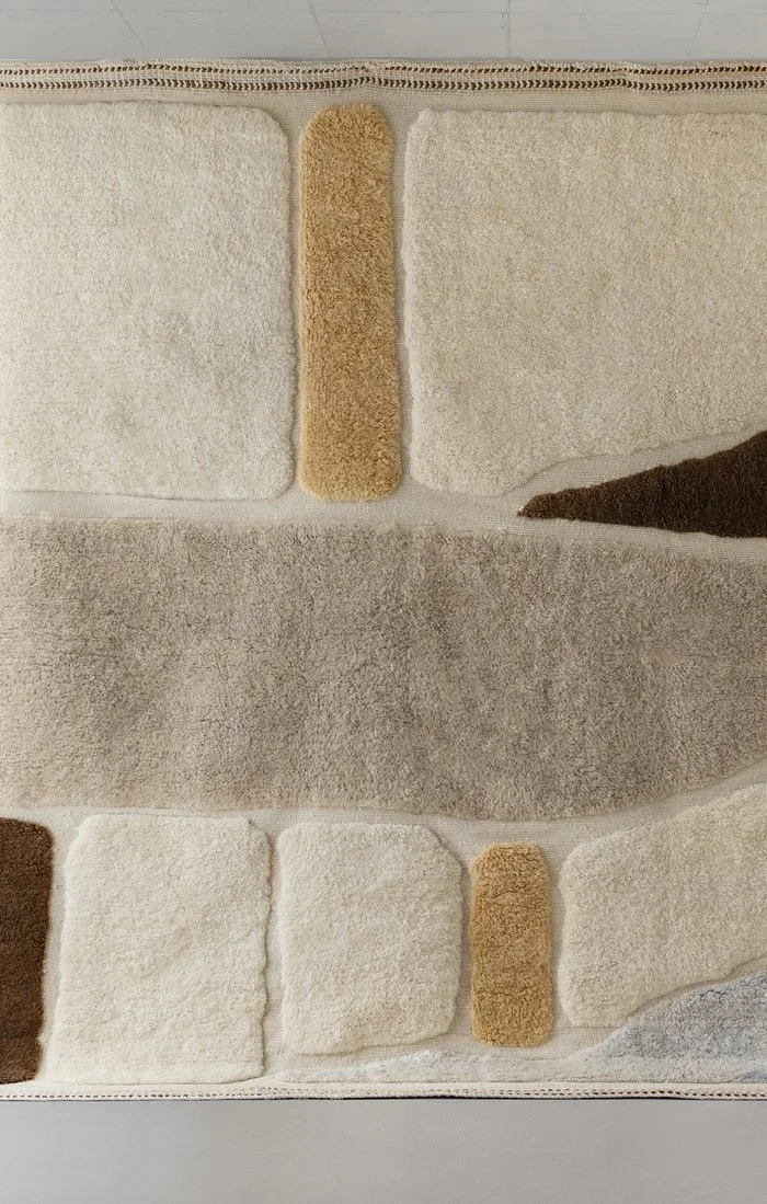 vue principale — tapis Jouzour en laine naturelle, Maison Tóukkani