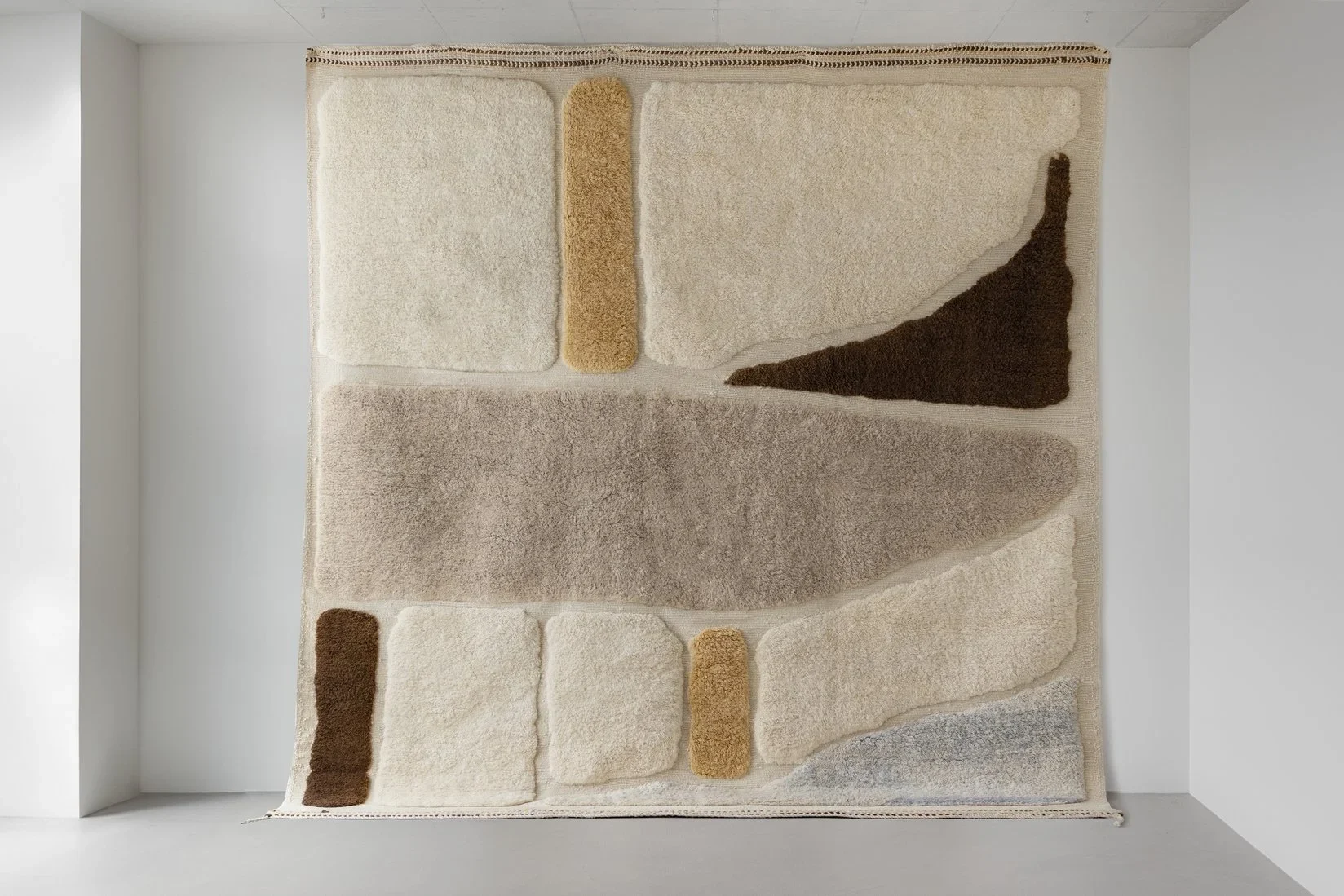 vue de détail — tapis Jouzour en laine naturelle, Maison Tóukkani