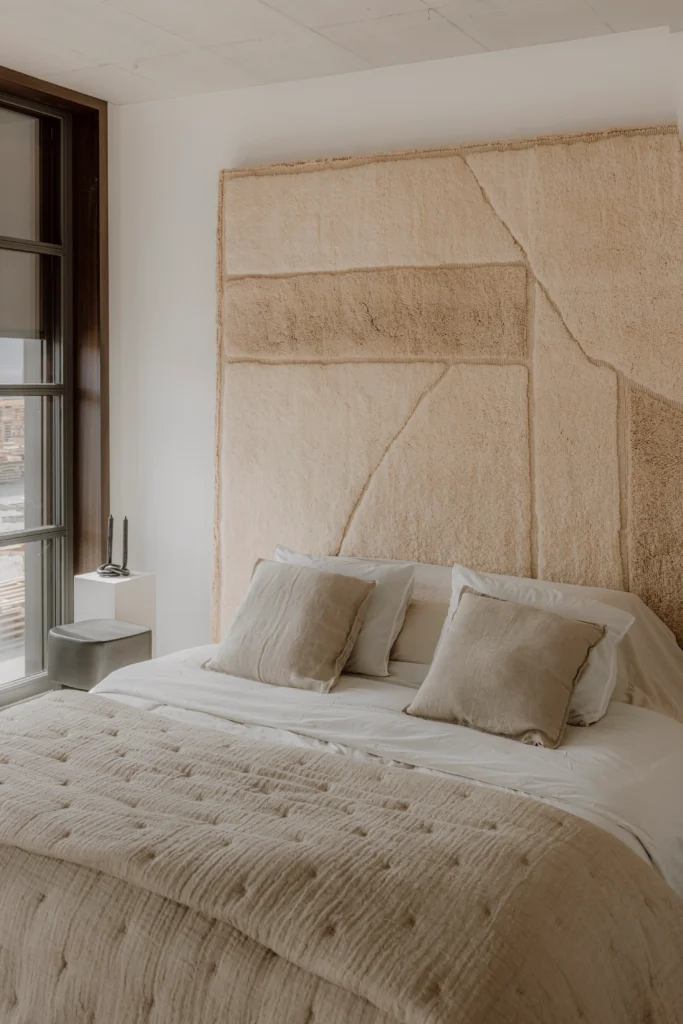 Detailansicht — Linear Headboard, ein Kopfteil aus Wolle, Maison Tóukkani