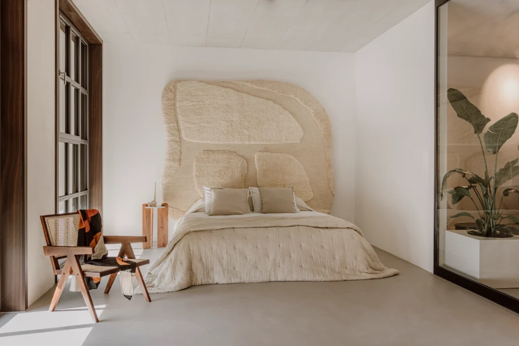 Hauptansicht — Organic Headboard, ein Kopfteil aus Wolle, Maison Tóukkani