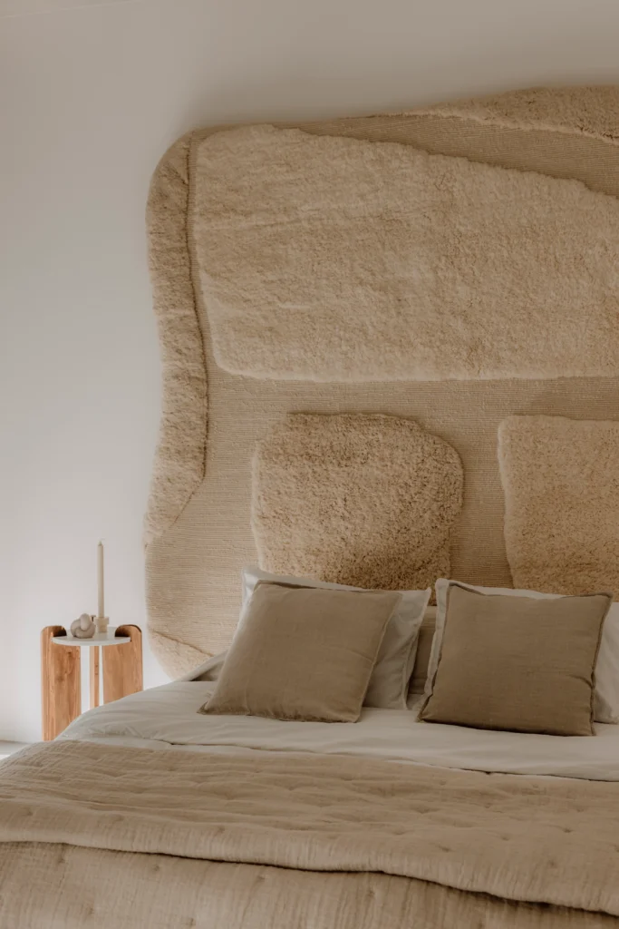 Detailansicht — Organic Headboard, ein Kopfteil aus Wolle, Maison Tóukkani