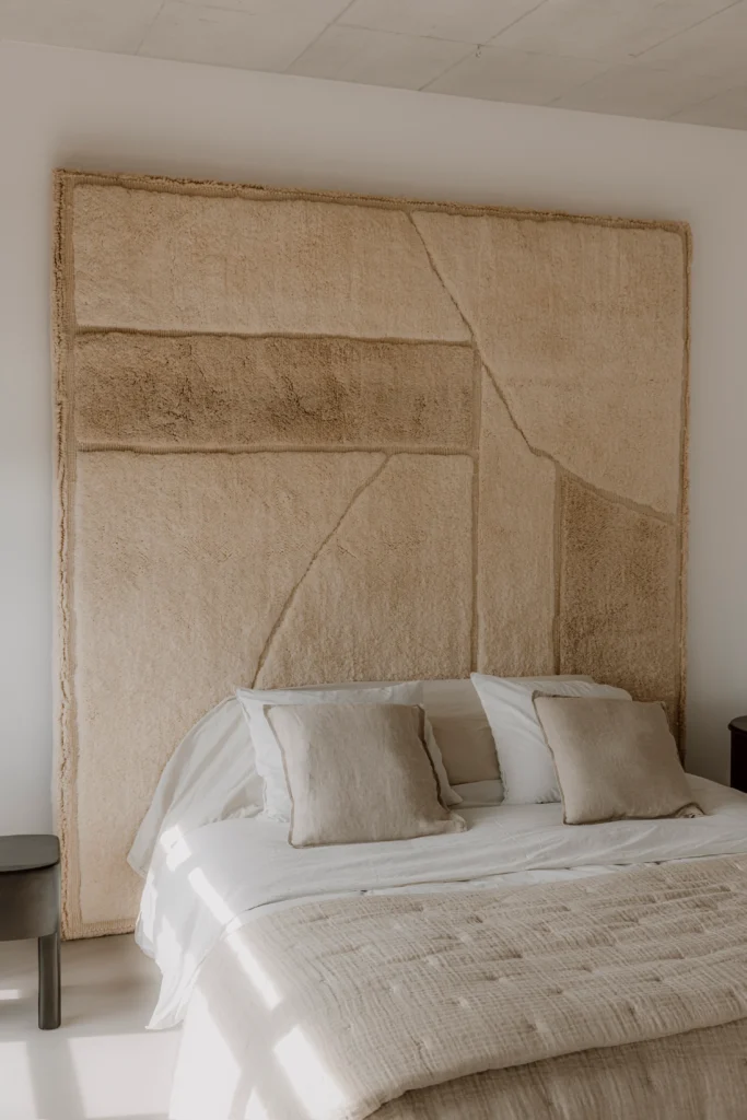 Detailansicht — Linear Headboard, ein Kopfteil aus Wolle, Maison Tóukkani