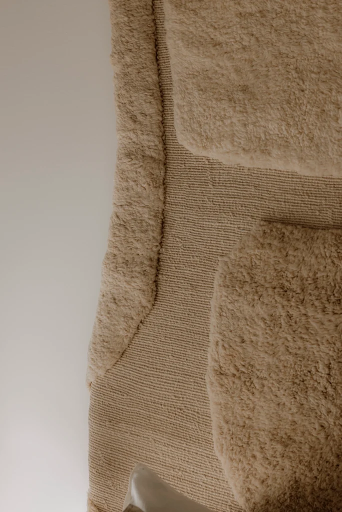 Detailansicht — Organic Headboard, ein Kopfteil aus Wolle, Maison Tóukkani